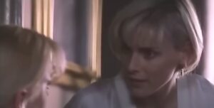 Maria visits Sonja's home.