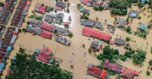 On August 22, 2025, dark clouds are raiding the skies across India, leaving a deluge of rain. People are awakening to flooding in the streets, soaked clothing, and family members running to stay safe. The India Meteorological Department (IMD) has issued rain alerts for over 26 states and union territories with major cities such as Delhi and Mumbai.